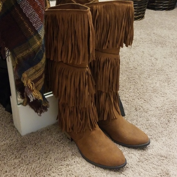 qupid fringe boots